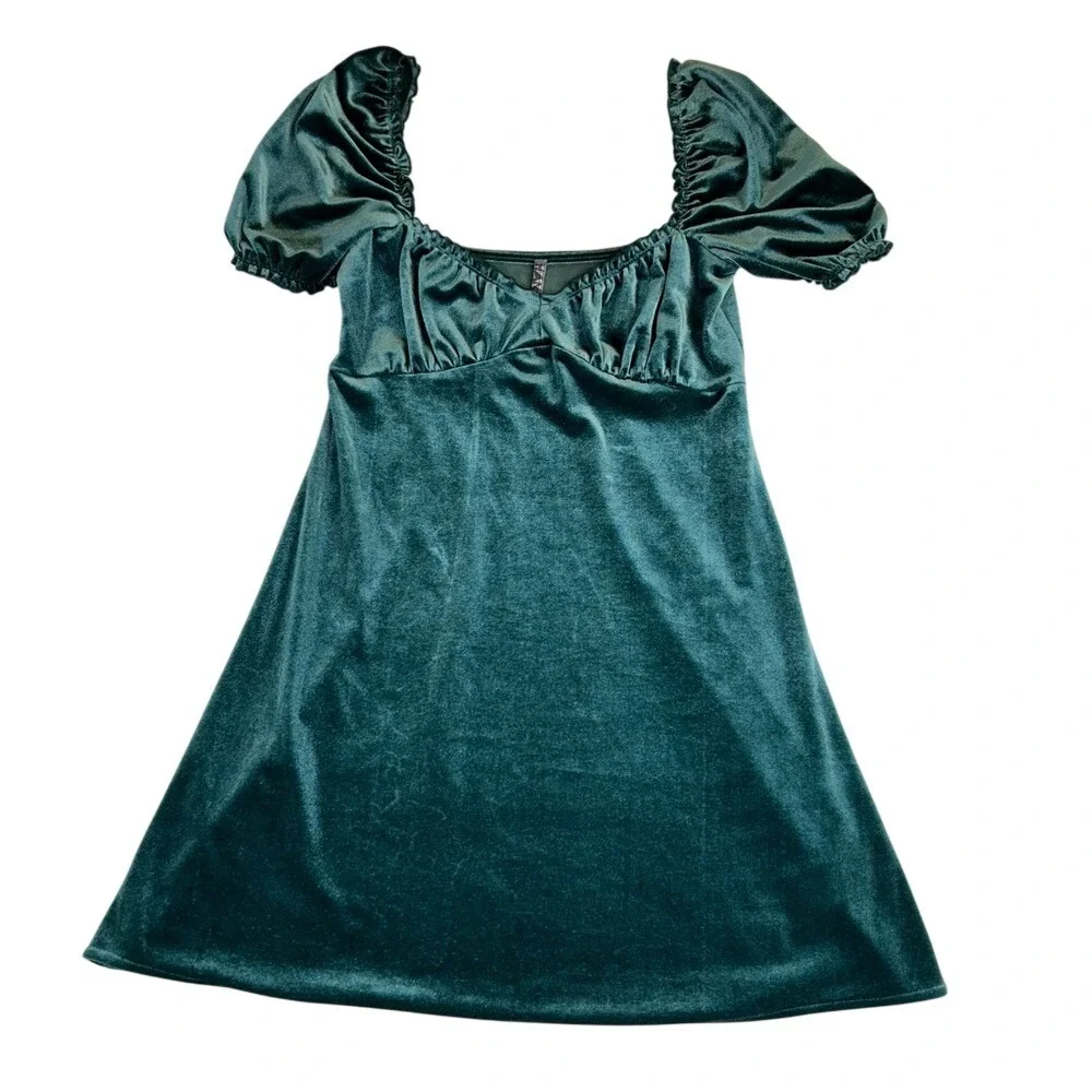 Urban Outfitters Cassandra Green Velvet Puff Sleeve Mini Dress Size Medium - Picture 4 of 10